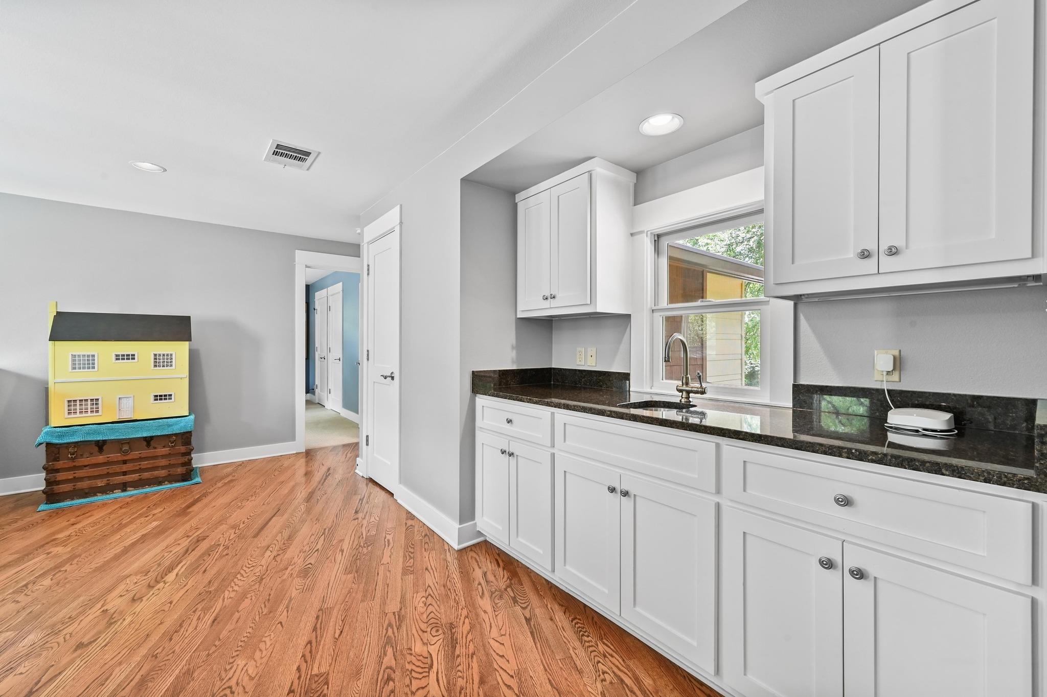 8 Scott Crescent CRES
