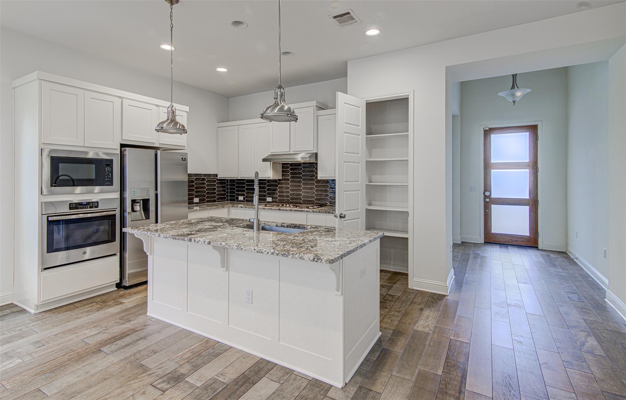 6712 Kalahari DR