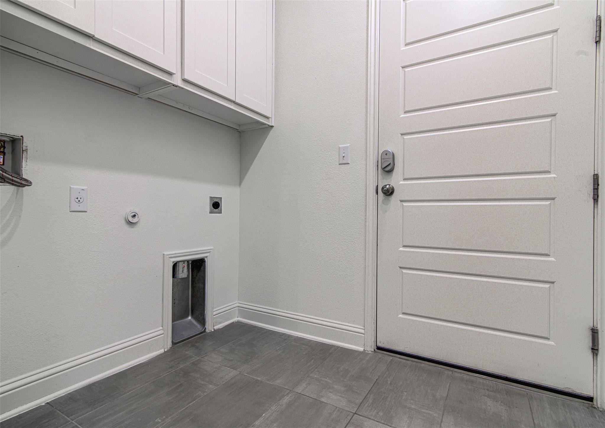 6712 Kalahari DR