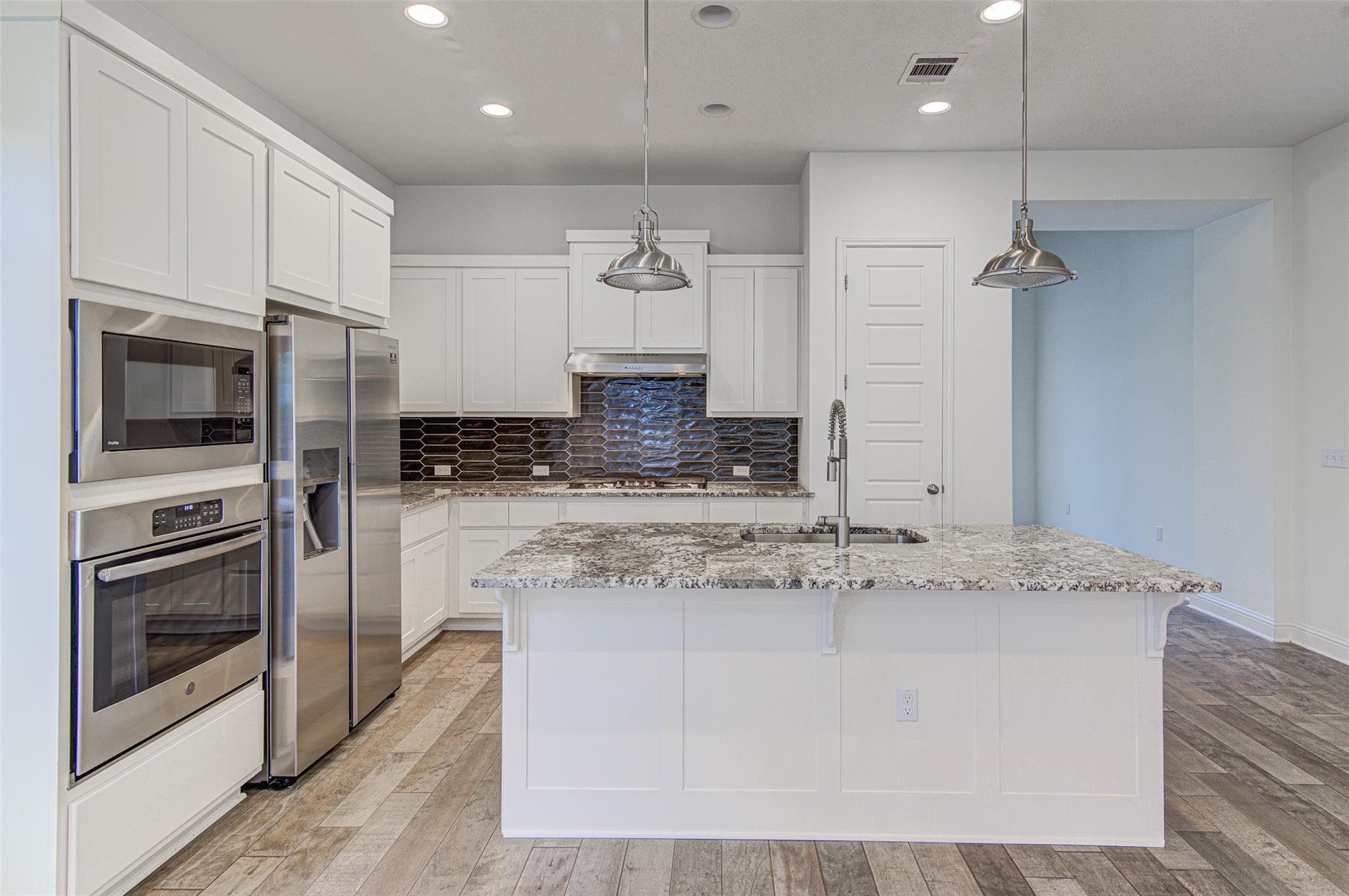 6712 Kalahari DR