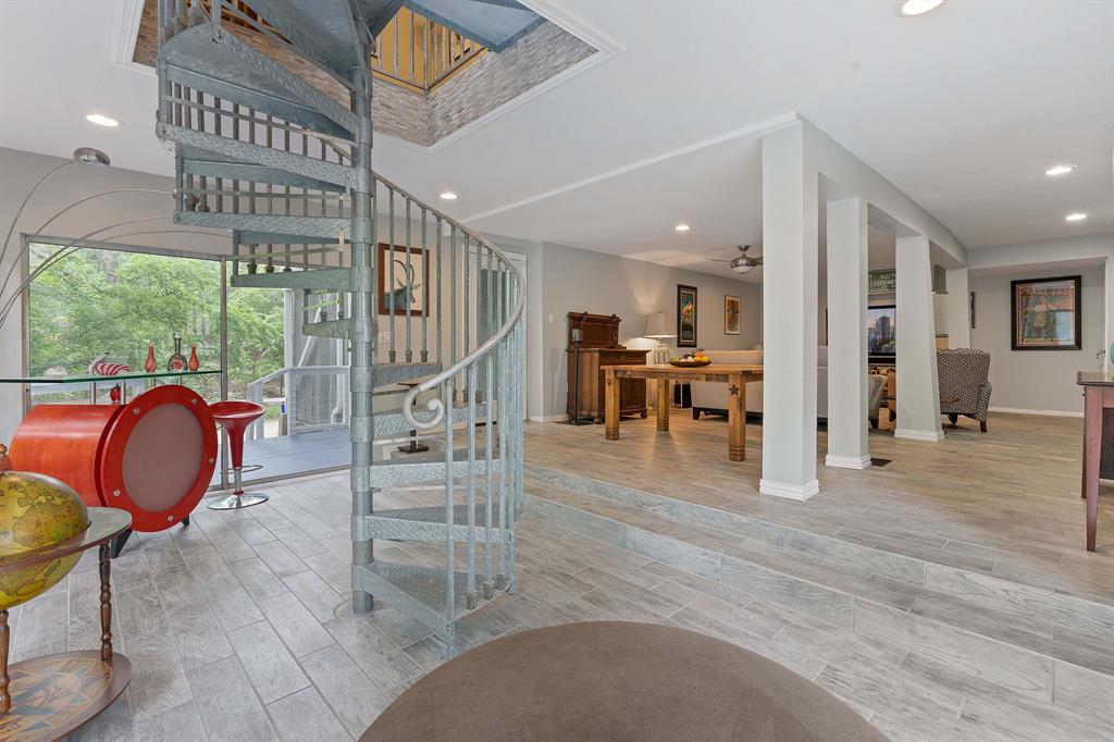 2909 Edgewater DR