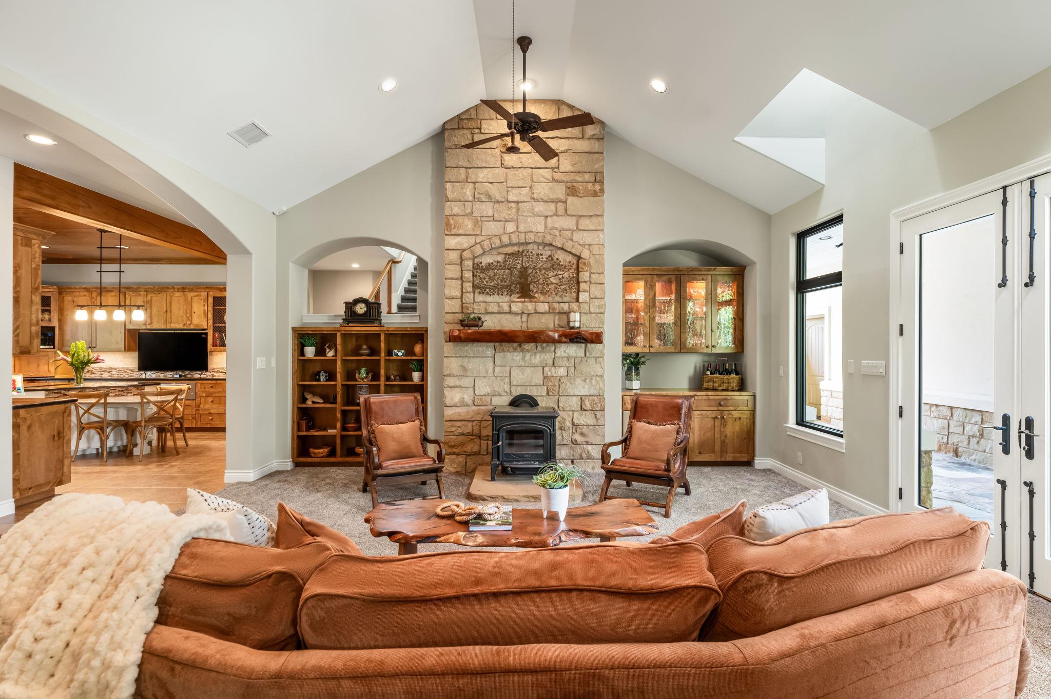 8815 Blazyk DR