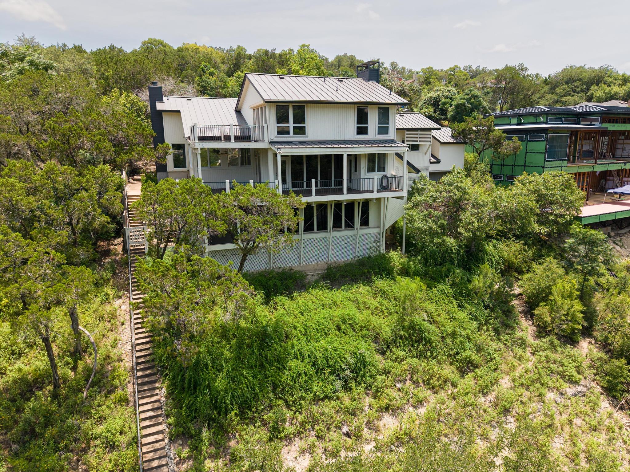 718 Bermuda ST