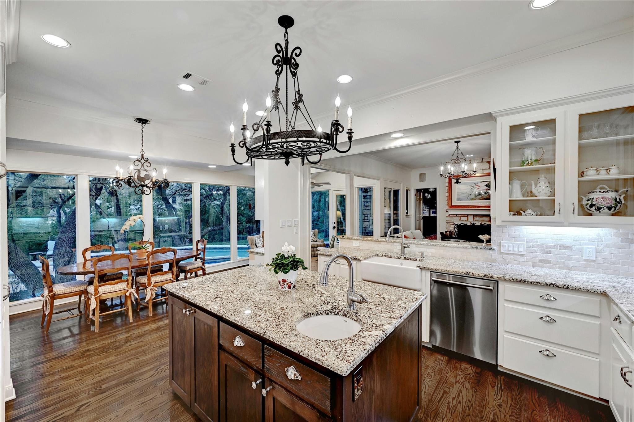 2405 Westlake PASS