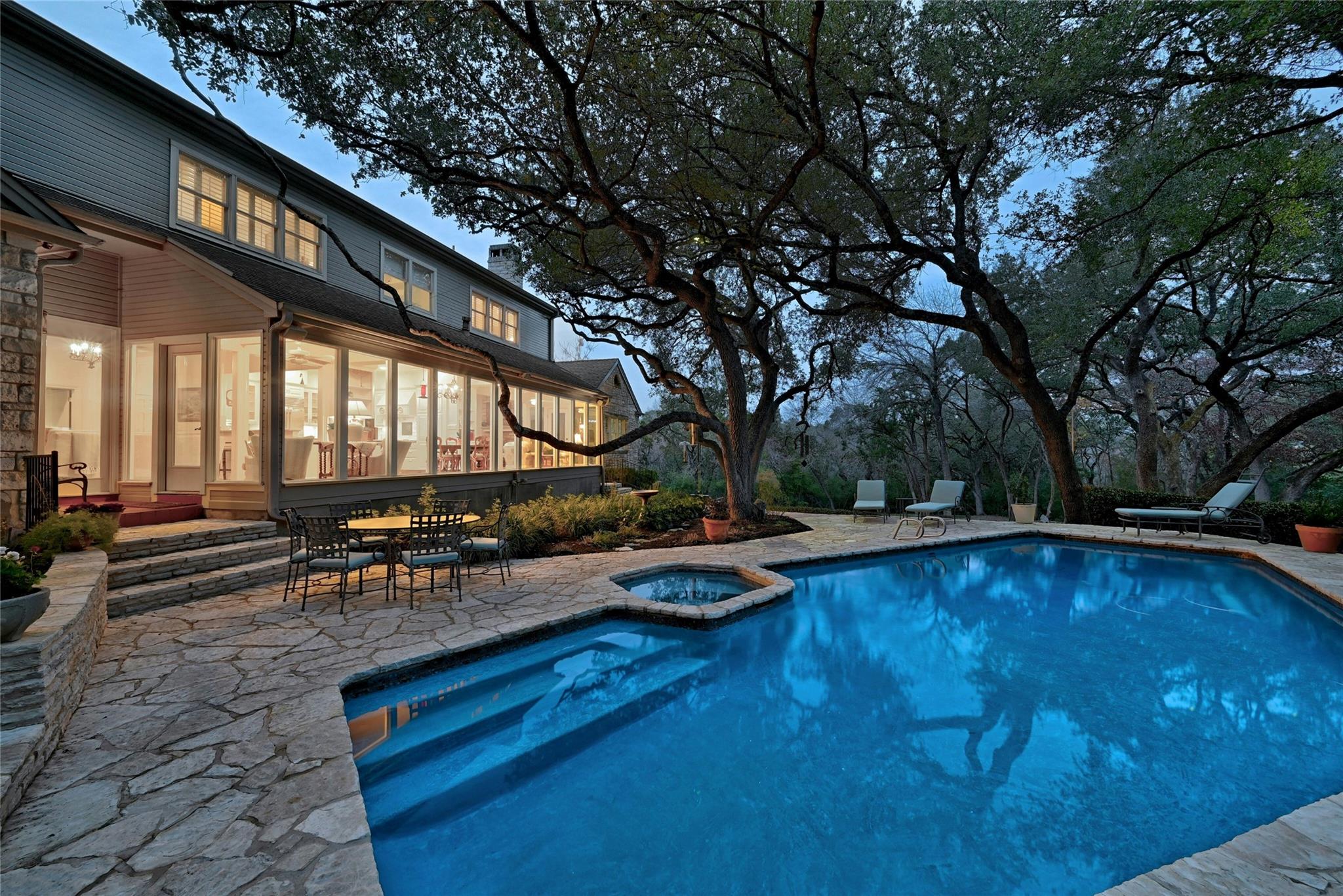 2405 Westlake PASS