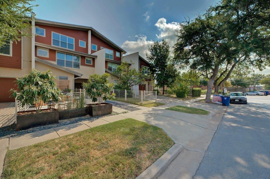 2608 E 6th ST # 2