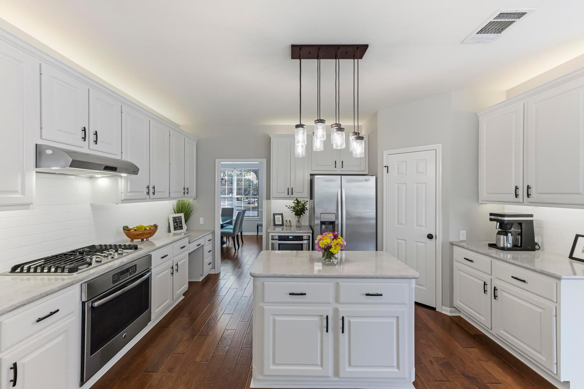 5905 Republic Of Texas BLVD