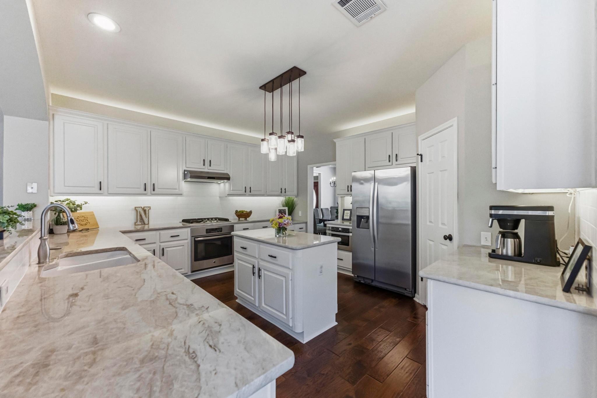 5905 Republic Of Texas BLVD