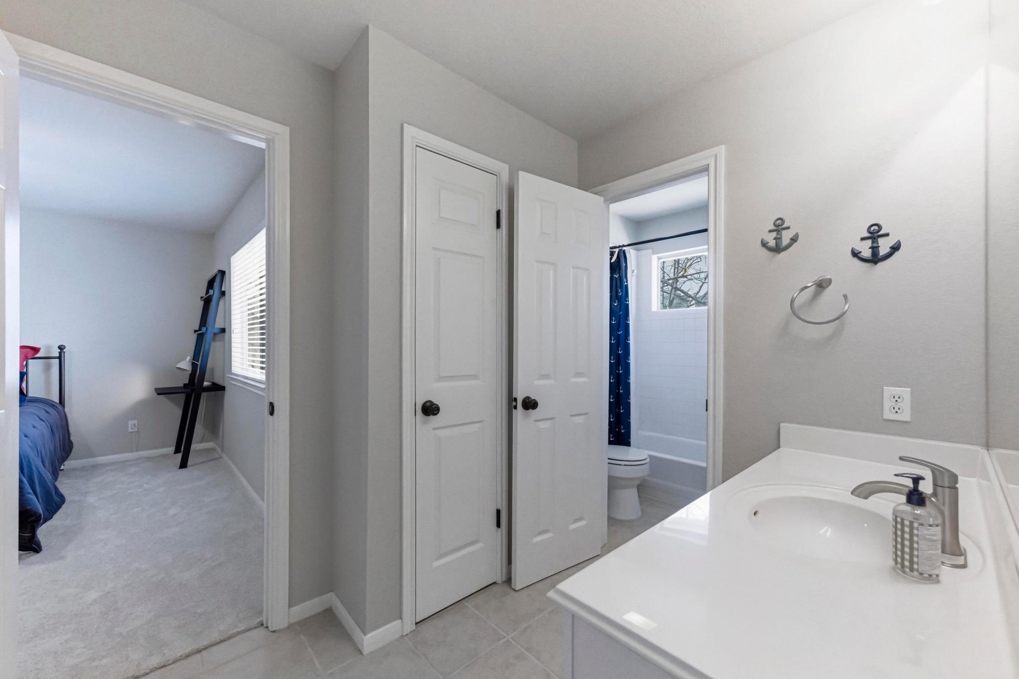 5905 Republic Of Texas BLVD