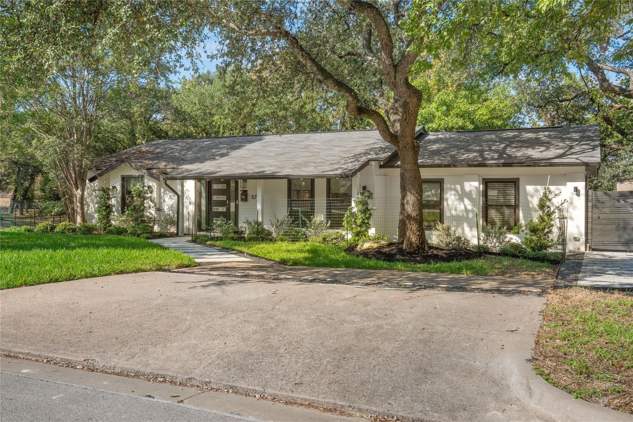 5718 Highland Hills DR