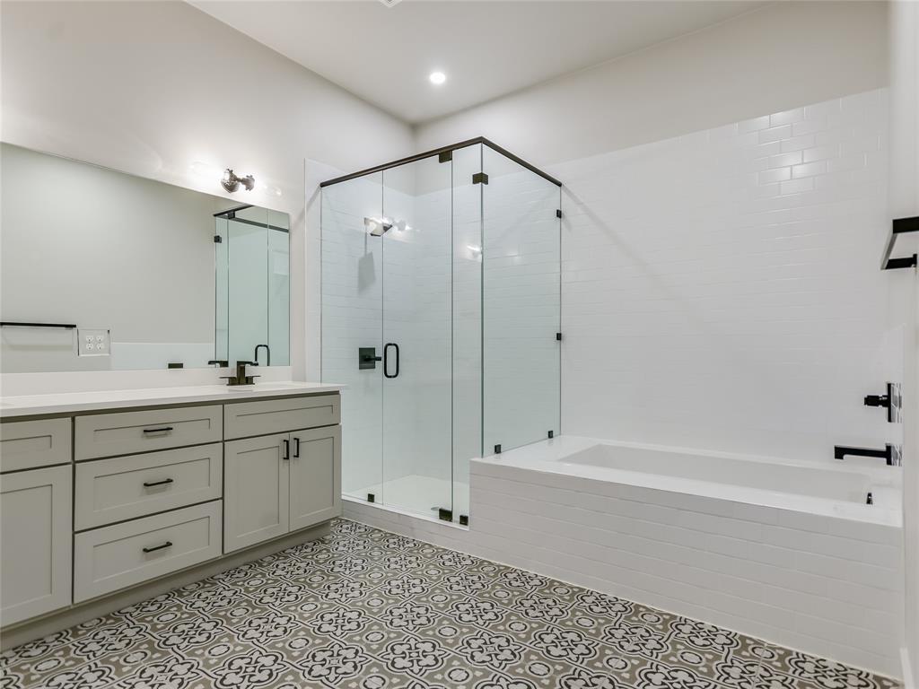 2601 N Quinlan Park RD # 204