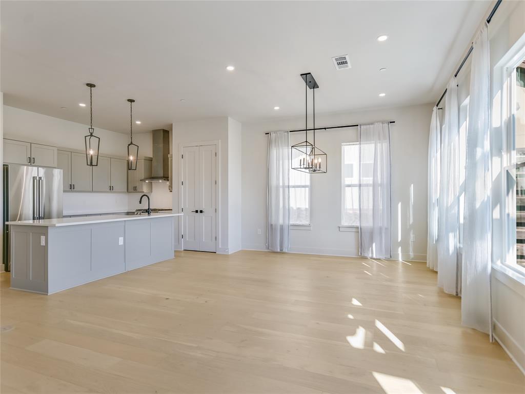 2601 N Quinlan Park RD # 204