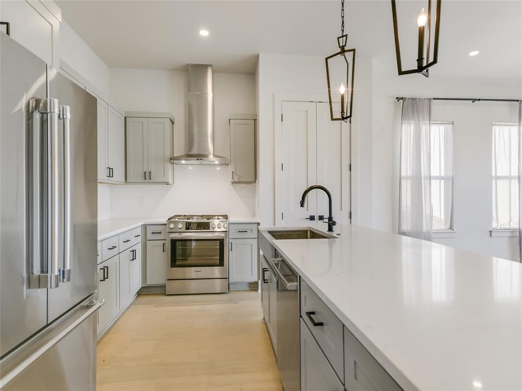 2601 N Quinlan Park RD # 204