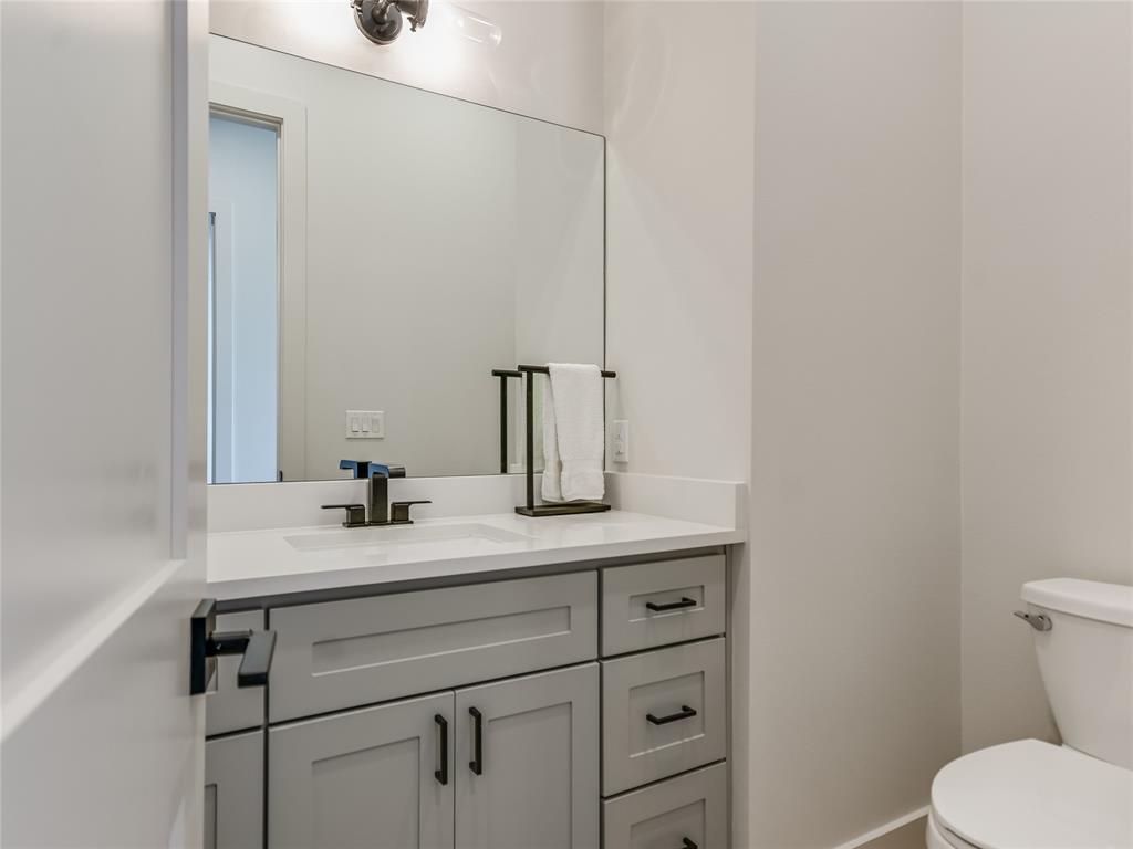 2601 N Quinlan Park RD # 204