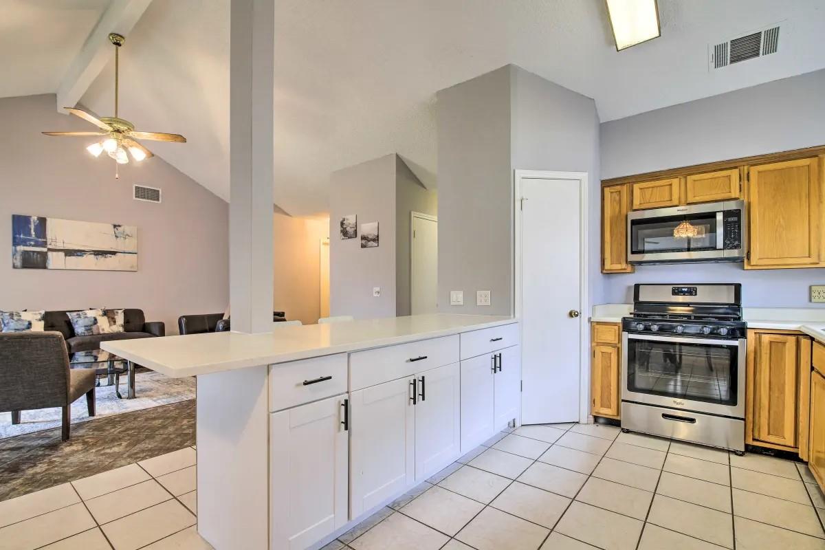 906 Elmwood TRL