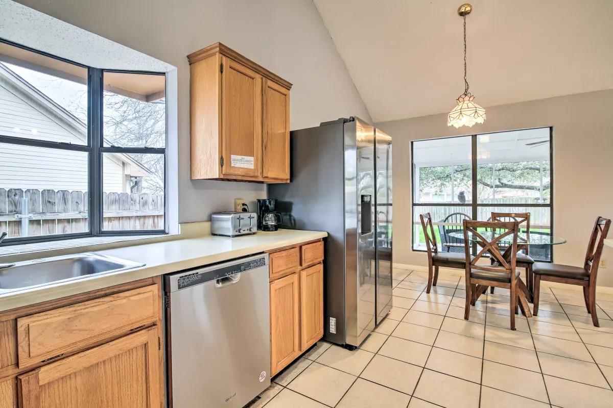 906 Elmwood TRL