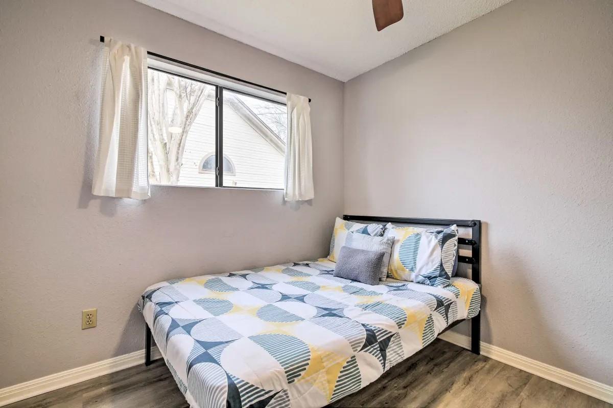 906 Elmwood TRL