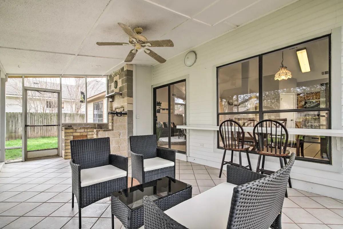 906 Elmwood TRL
