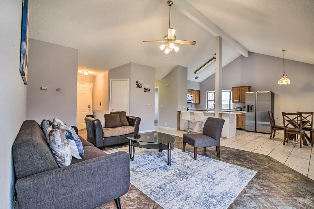906 Elmwood TRL