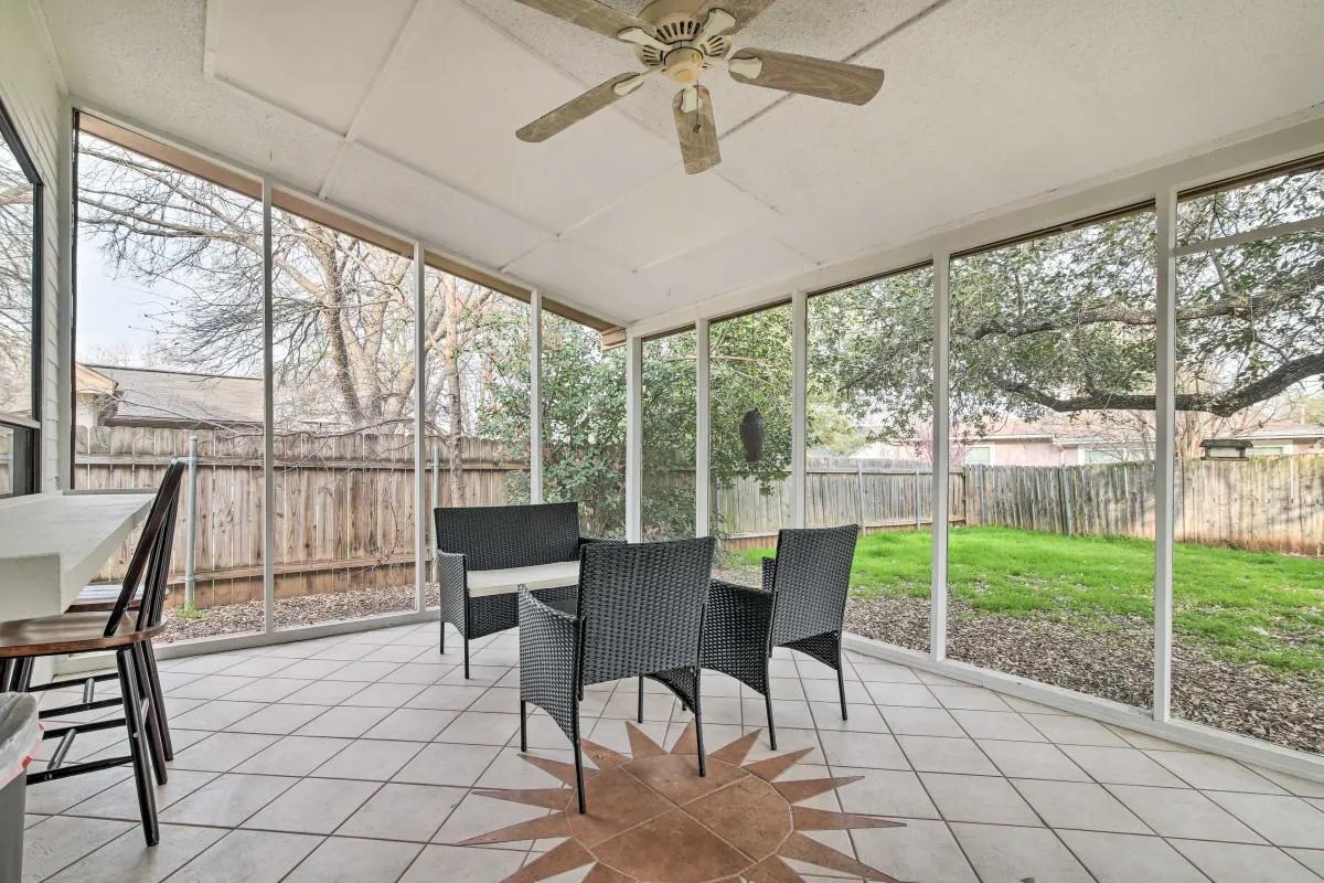 906 Elmwood TRL