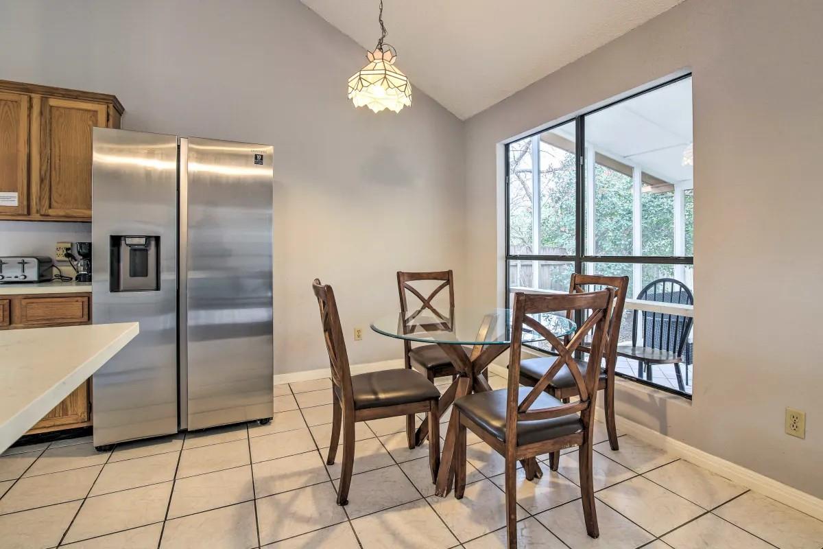 906 Elmwood TRL