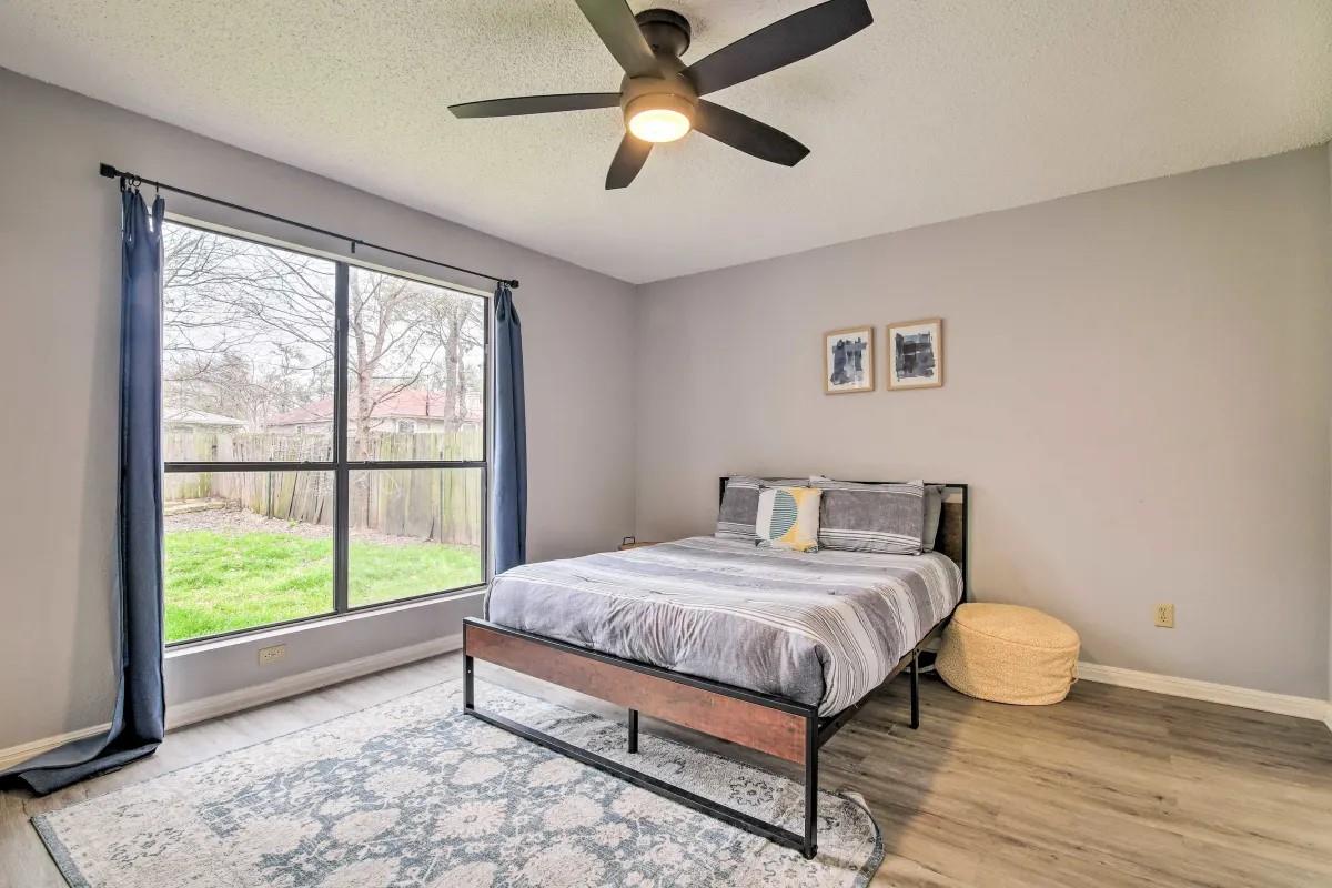 906 Elmwood TRL