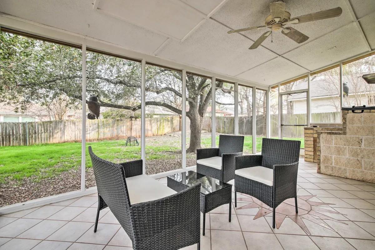 906 Elmwood TRL