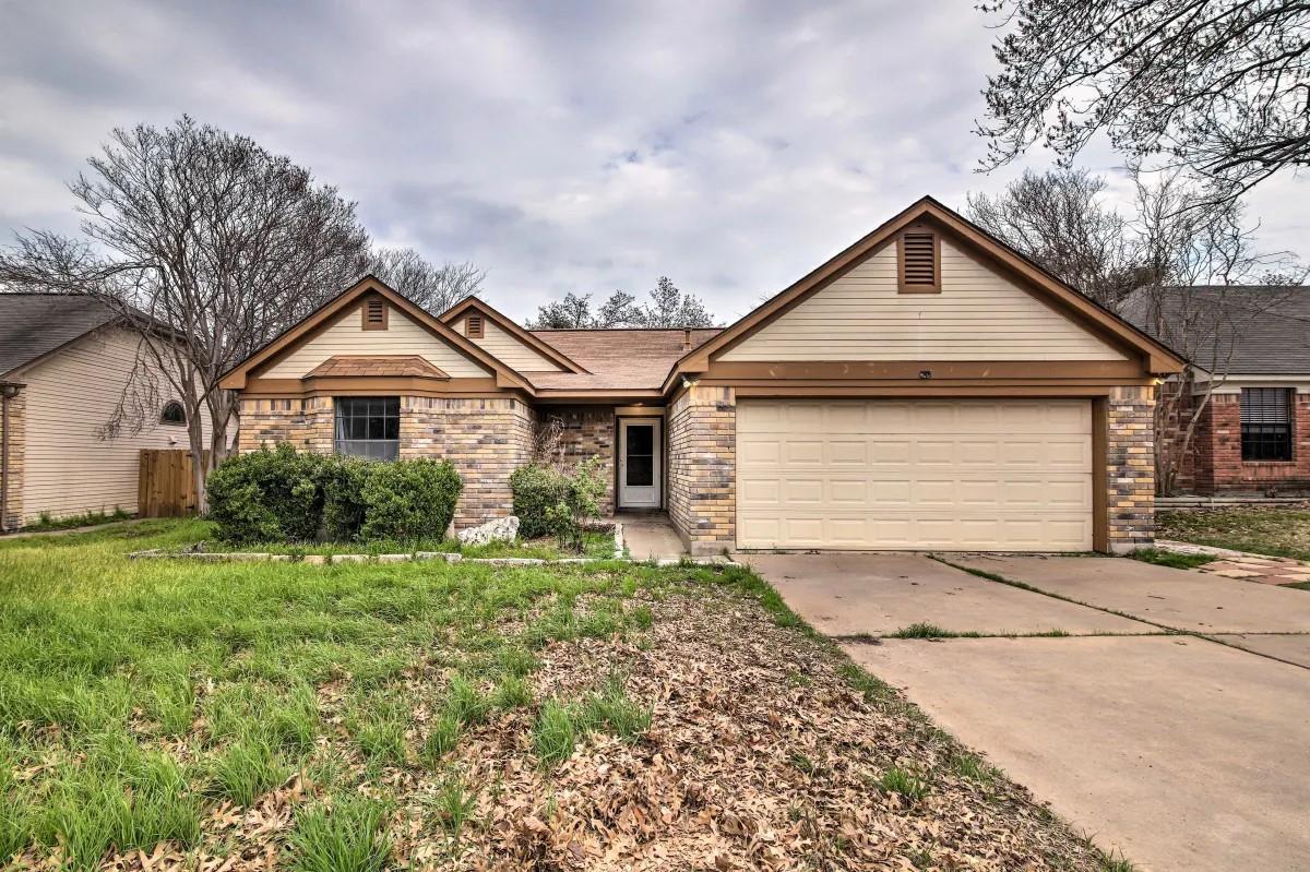 906 Elmwood TRL