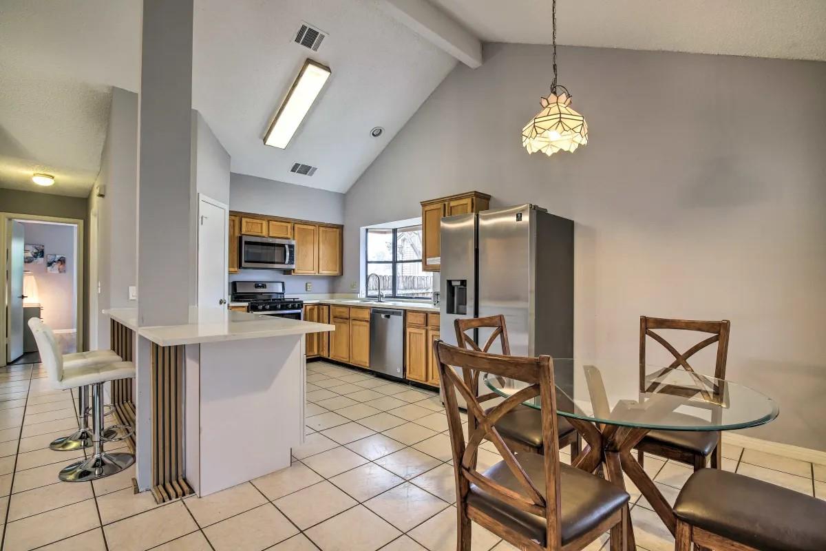 906 Elmwood TRL