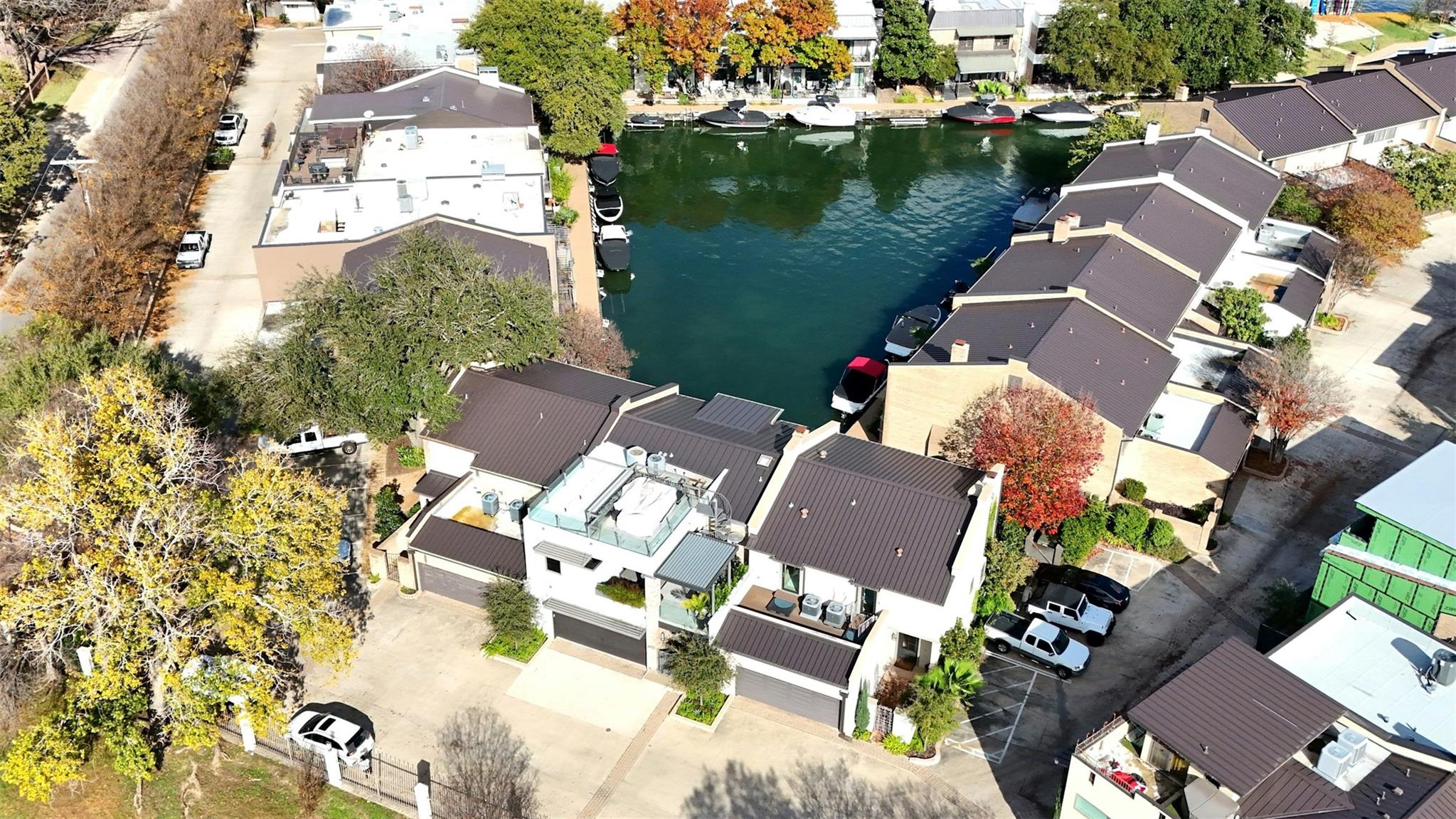 2433 Westlake DR