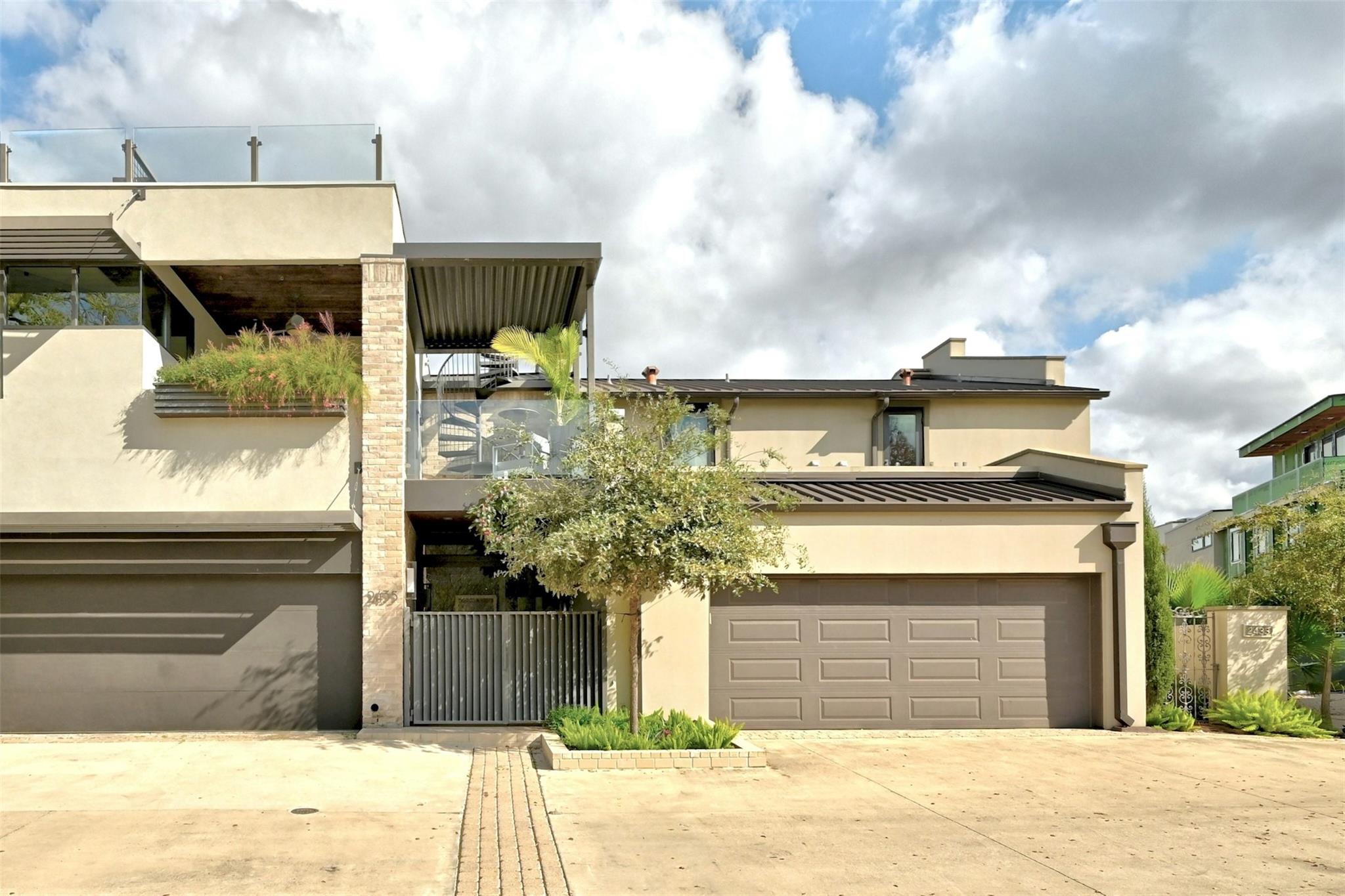 2433 Westlake DR