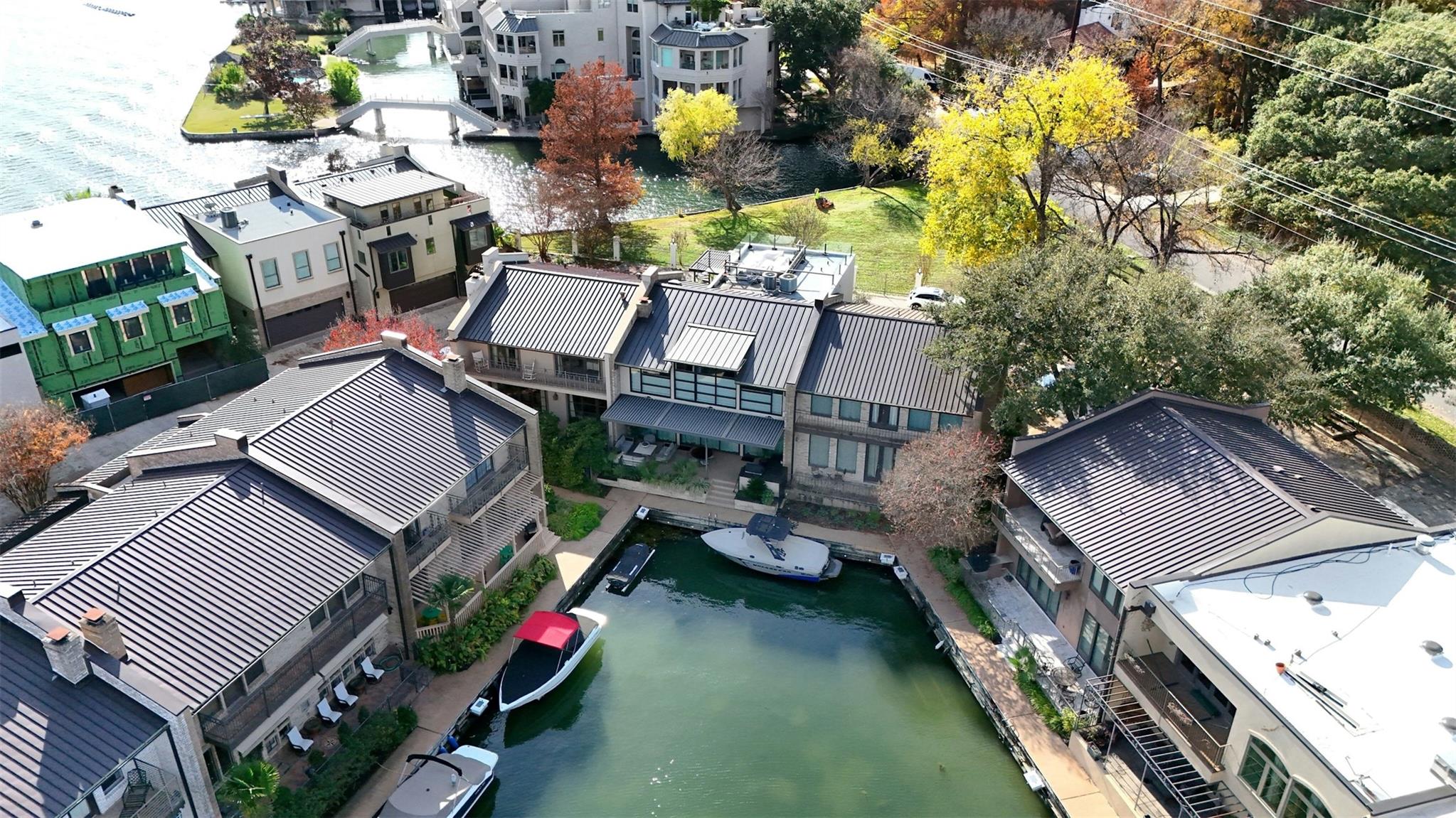 2433 Westlake DR