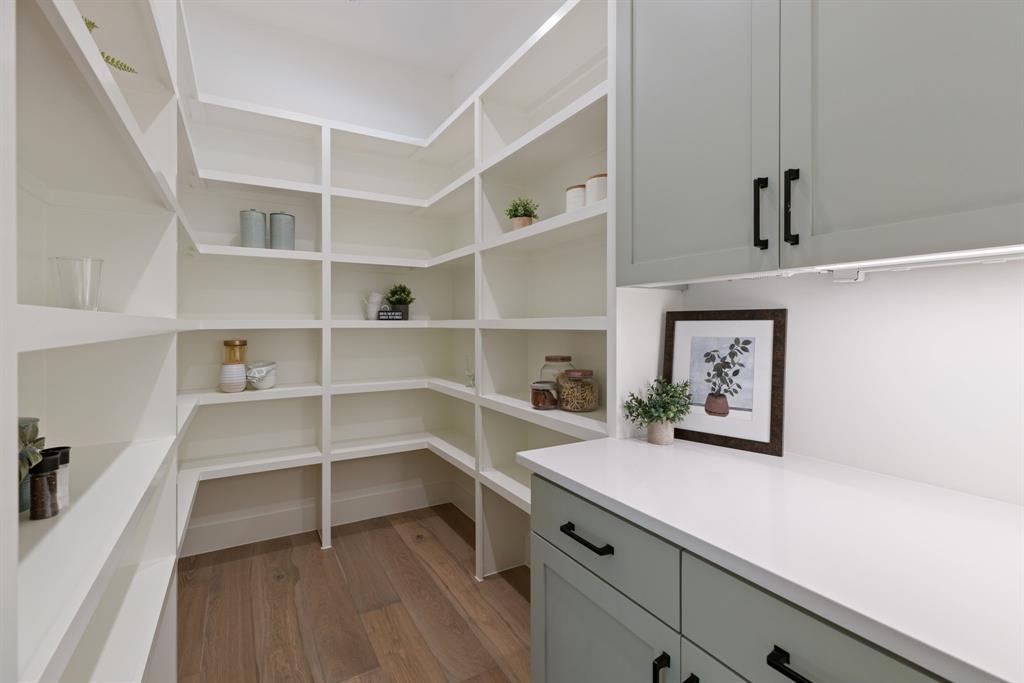 1207 Aggie LN
