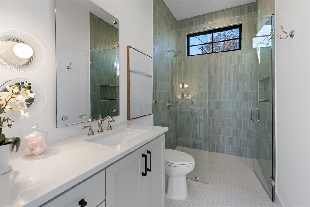 1207 Aggie LN