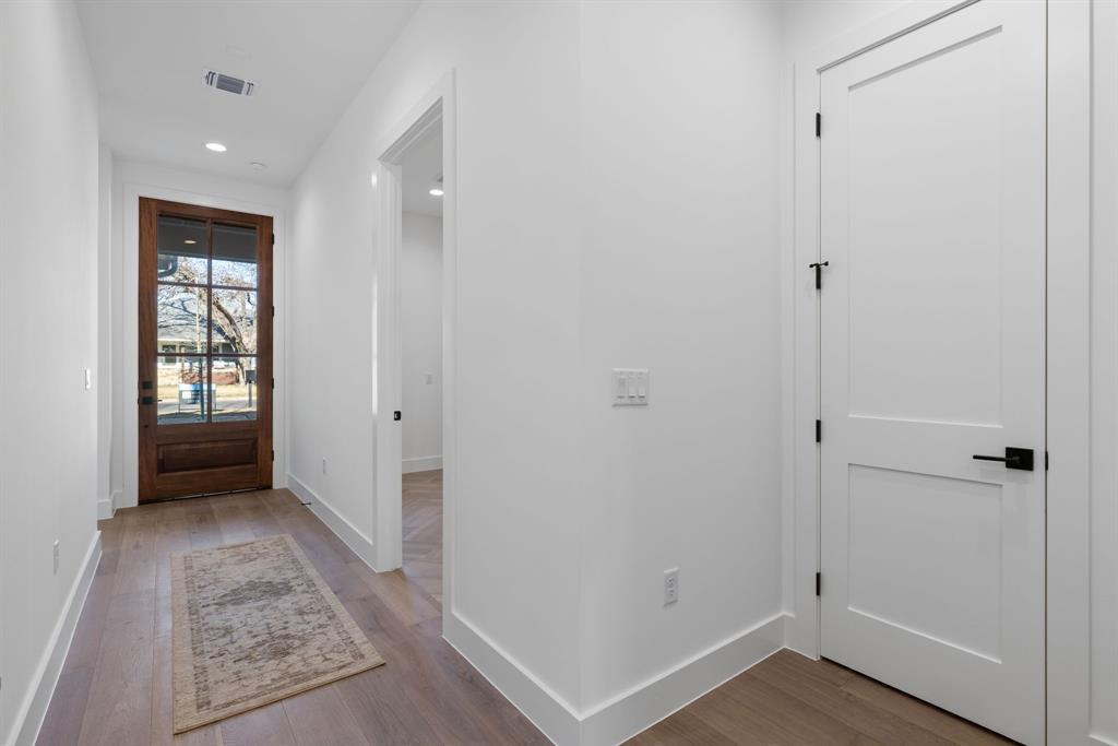 1207 Aggie LN