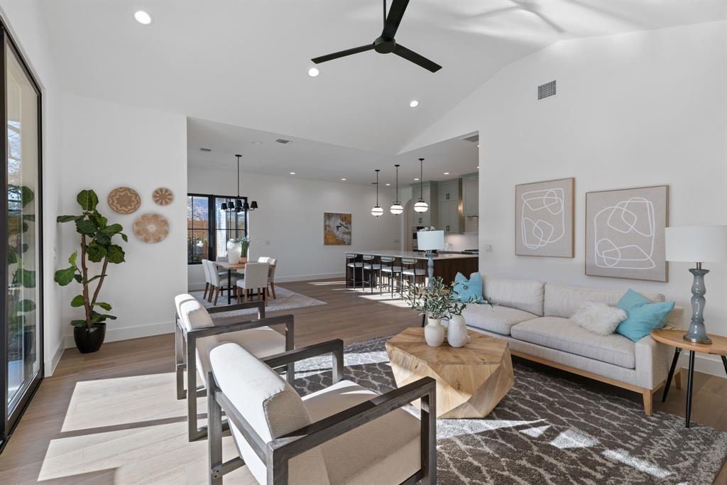 1207 Aggie LN