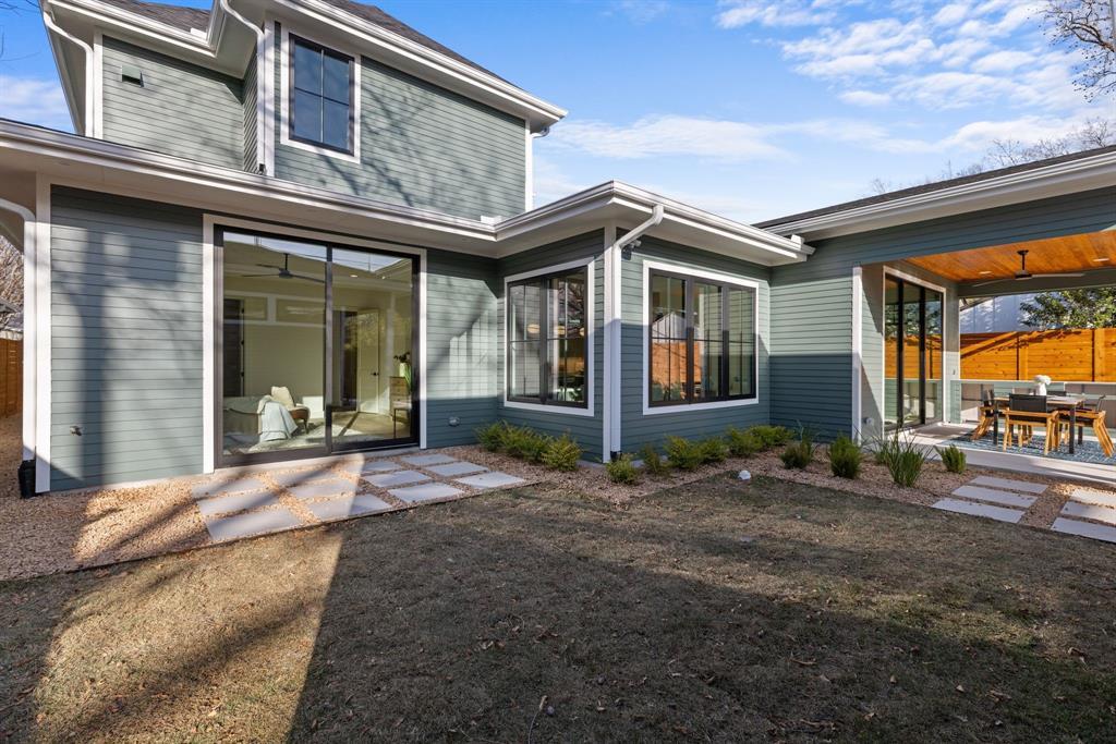 1207 Aggie LN