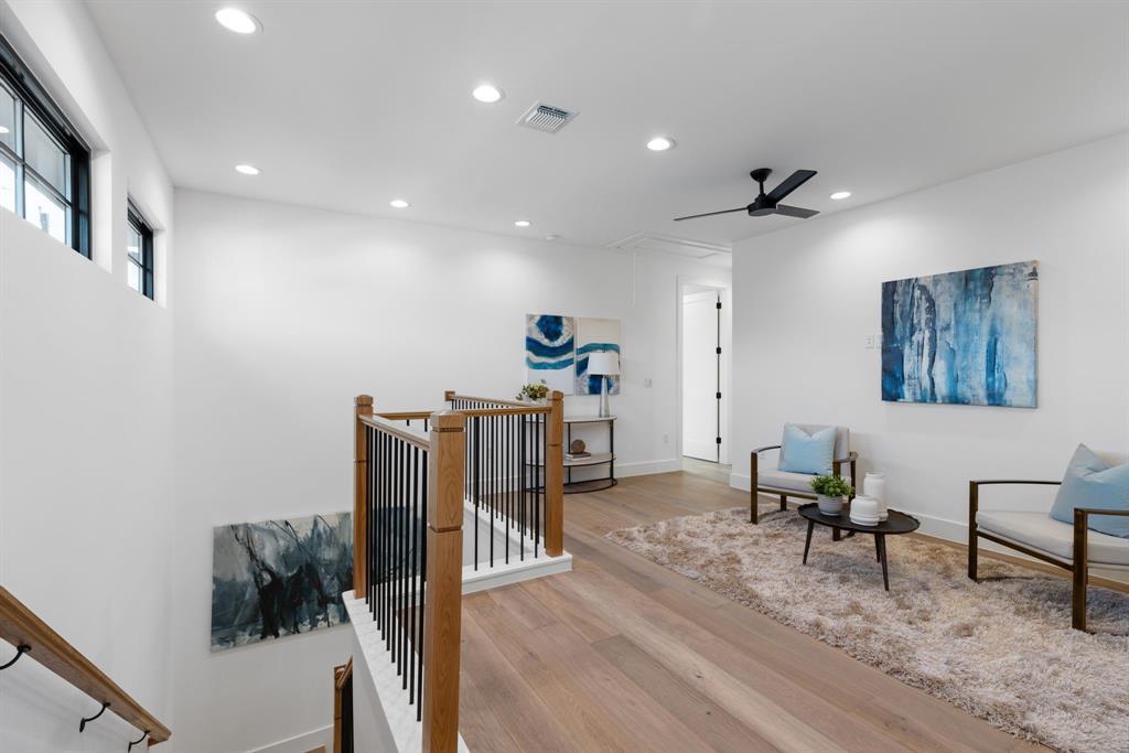 1207 Aggie LN