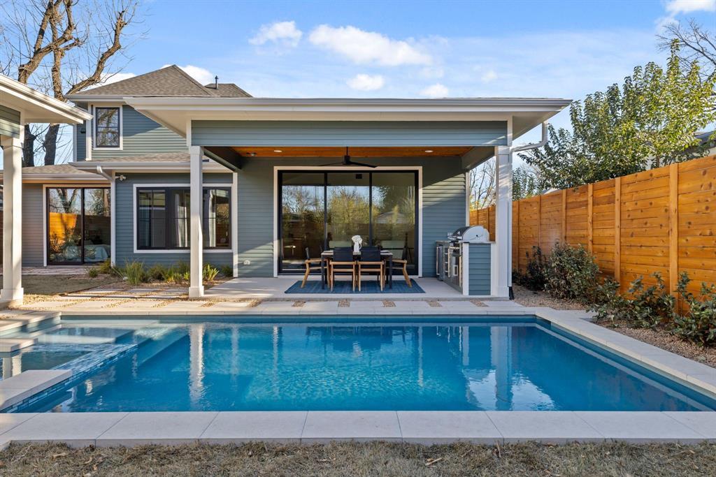 1207 Aggie LN