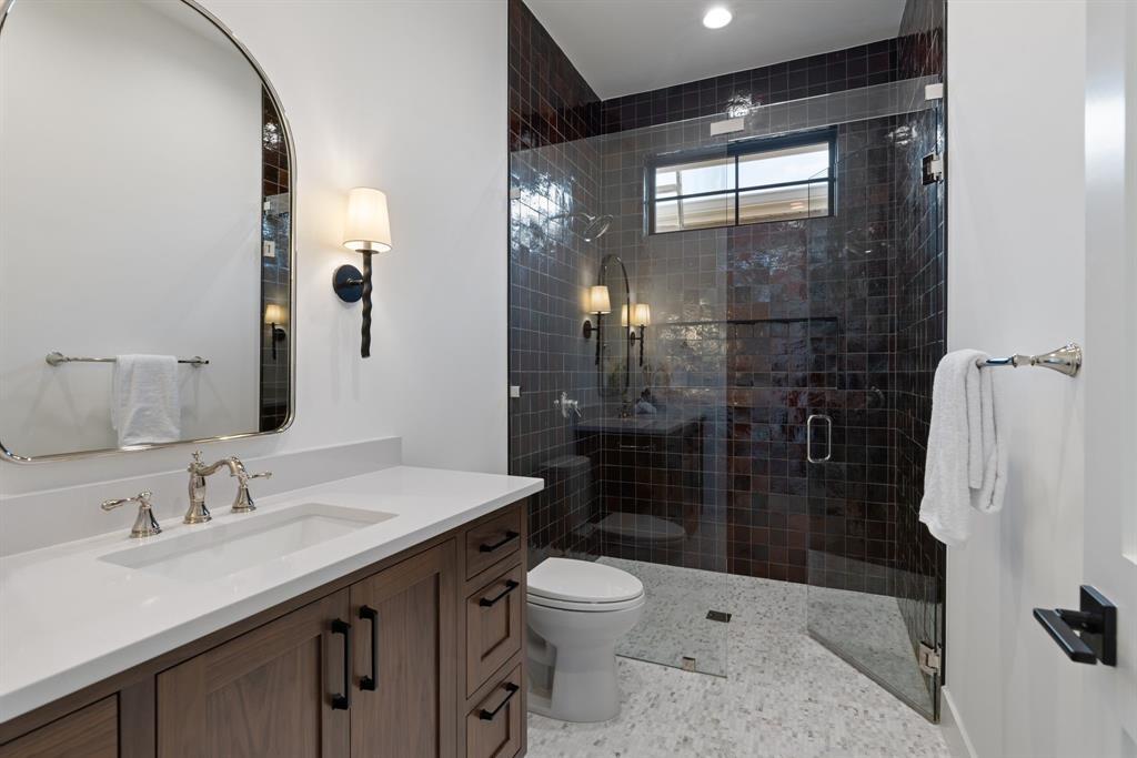 1207 Aggie LN