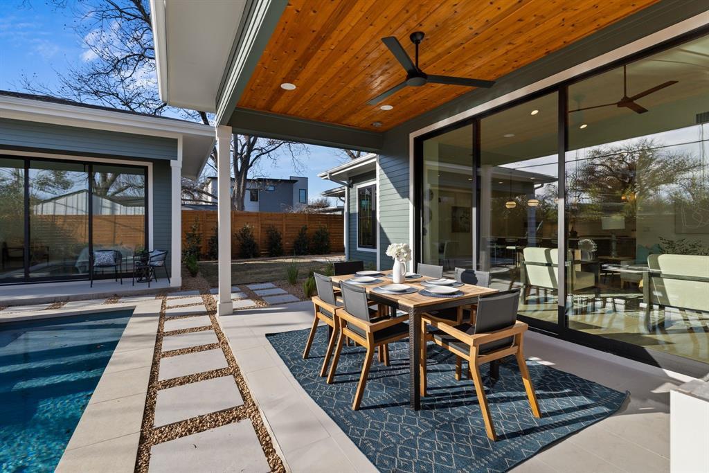 1207 Aggie LN