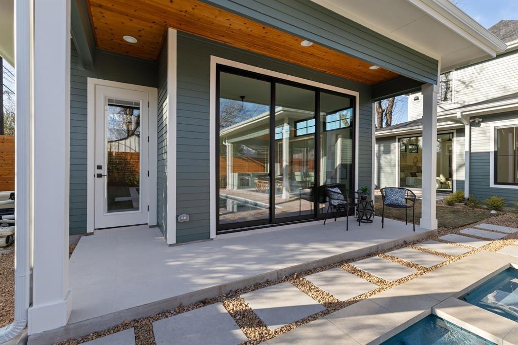 1207 Aggie LN