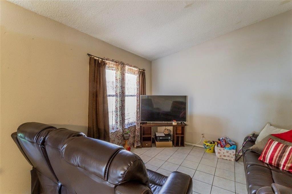 2104 Old West PL