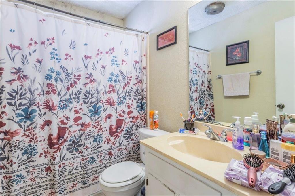 2104 Old West PL