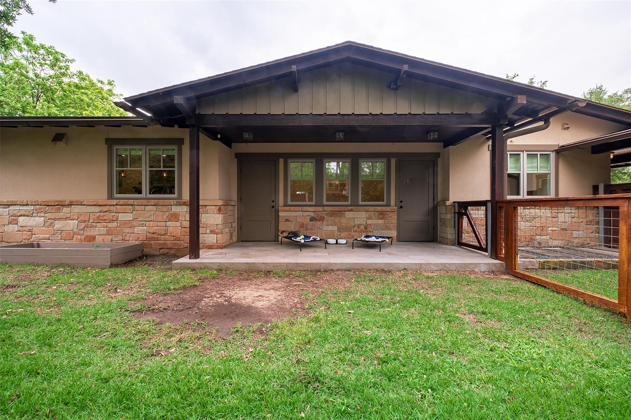5517 Woodview Ave