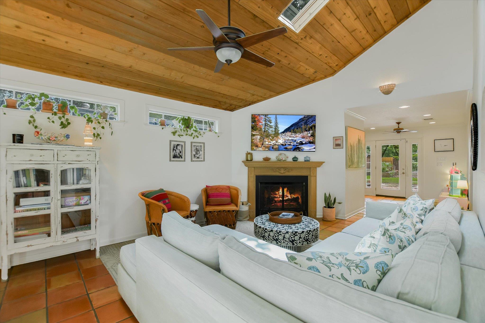 8917 Glenn LN