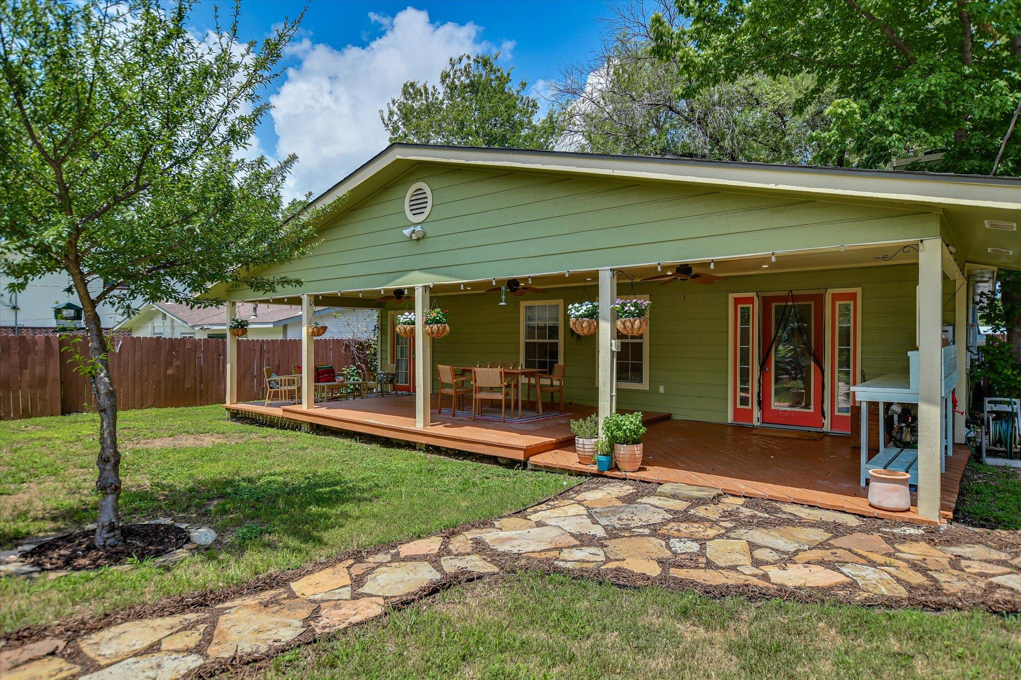 8917 Glenn LN