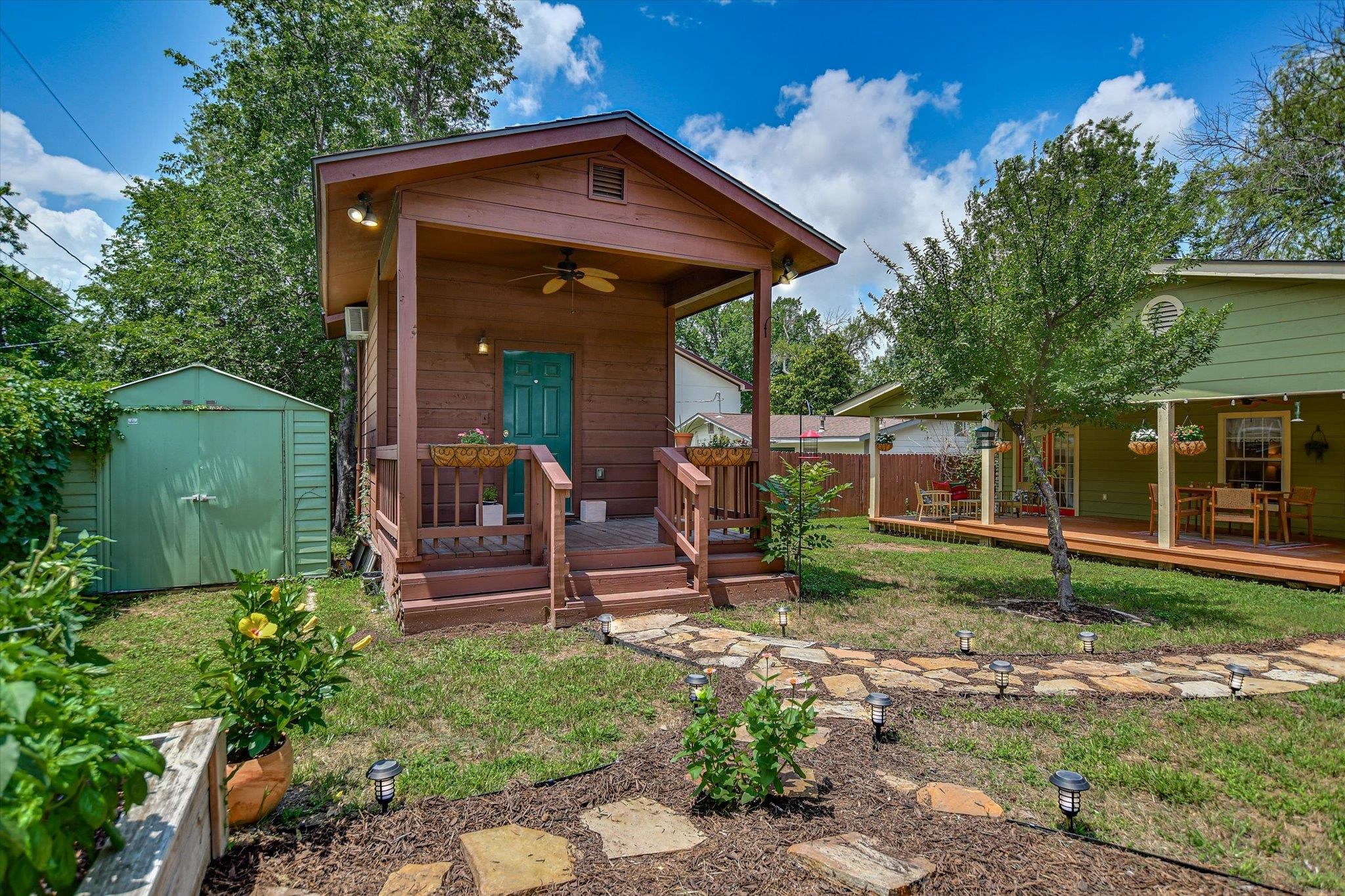 8917 Glenn LN