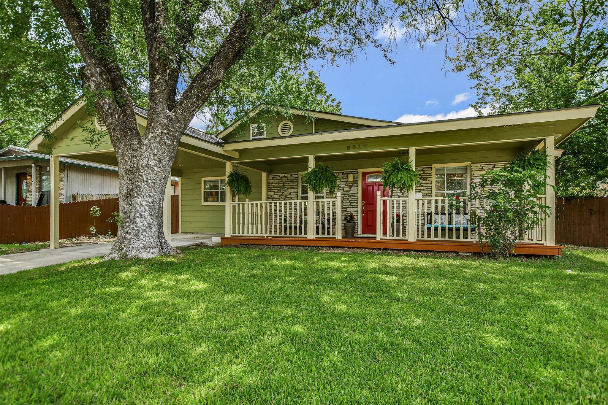8917 Glenn LN