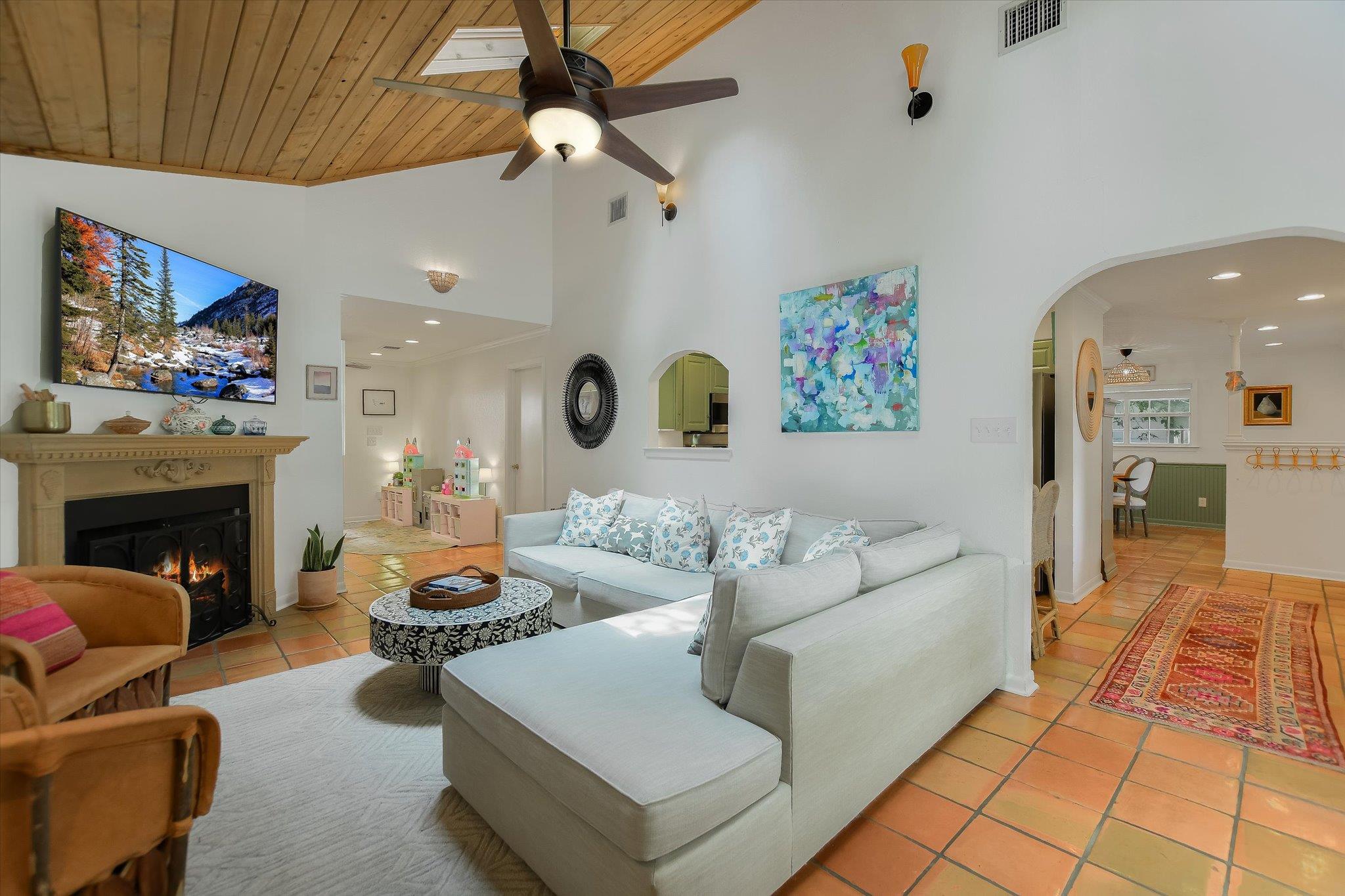 8917 Glenn LN